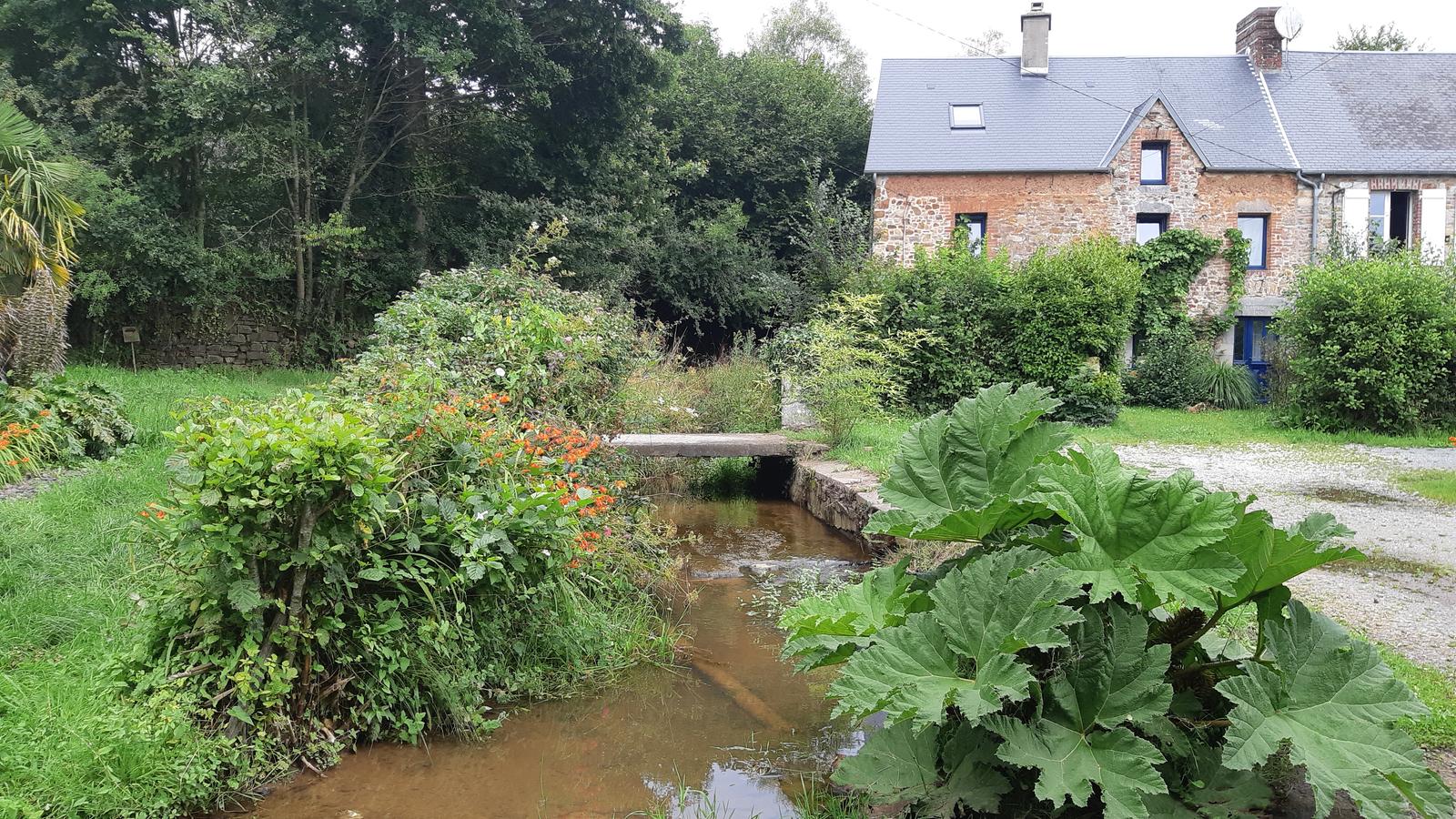 Village chemin de la planche